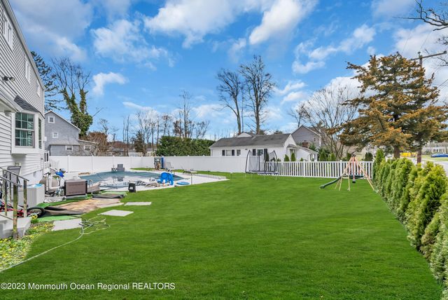 522 W Lincoln Avenue, Oakhurst, NJ 07755