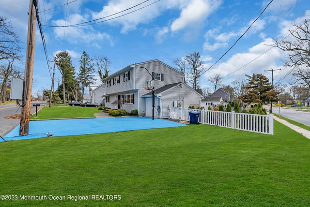 522 W Lincoln Avenue, Oakhurst, NJ 07755