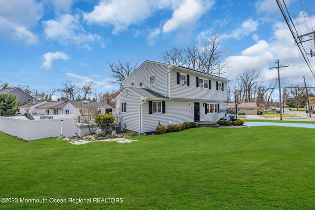 522 W Lincoln Avenue, Oakhurst, NJ 07755