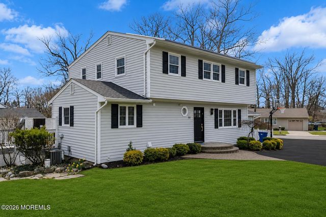 522 W Lincoln Avenue, Oakhurst, NJ 07755
