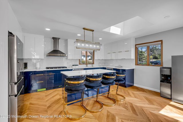 522 W Lincoln Avenue, Oakhurst, NJ 07755