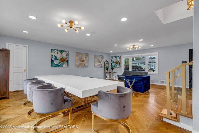 522 W Lincoln Avenue, Oakhurst, NJ 07755
