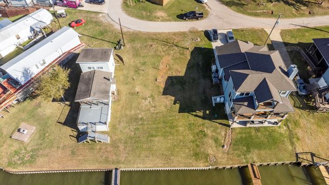 596 Dove Island, Livingston, TX 77351