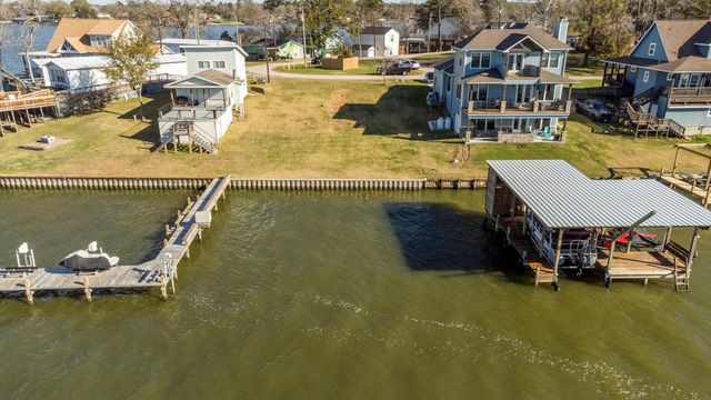 596 Dove Island, Livingston, TX 77351