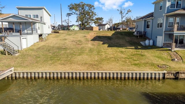 596 Dove Island, Livingston, TX 77351