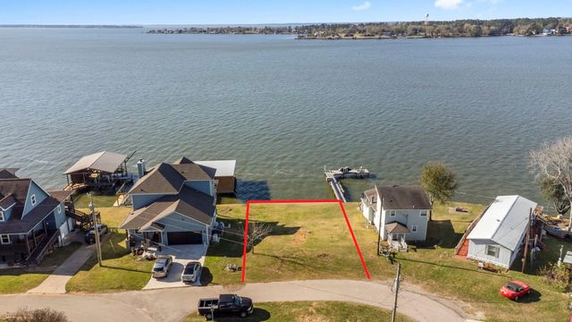 596 Dove Island, Livingston, TX 77351