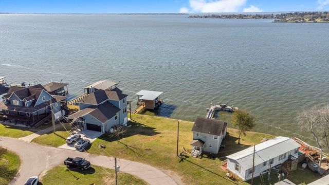 596 Dove Island, Livingston, TX 77351