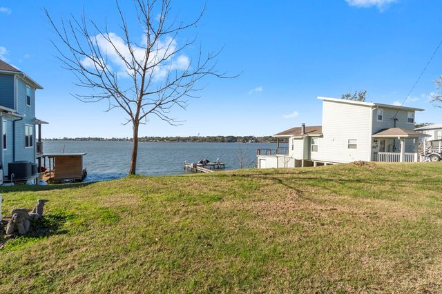 596 Dove Island, Livingston, TX 77351