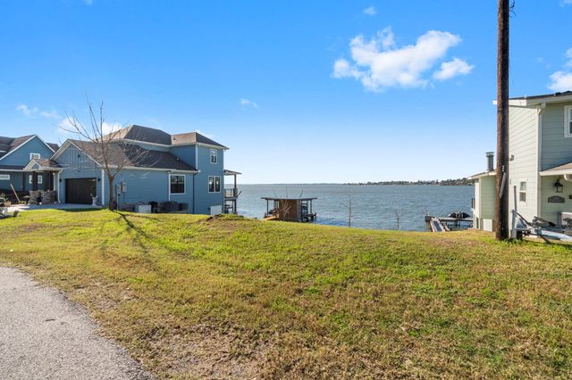 596 Dove Island, Livingston, TX 77351