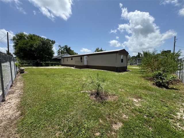 600 E Melville Drive, Crosby, TX 77532