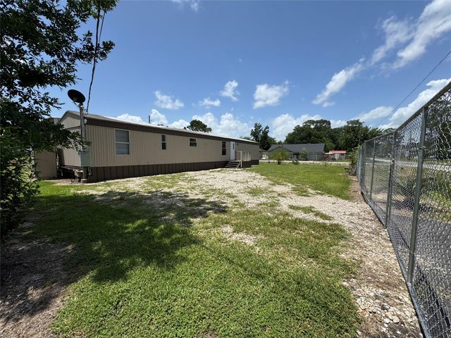 600 E Melville Drive, Crosby, TX 77532