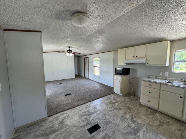 600 E Melville Drive, Crosby, TX 77532