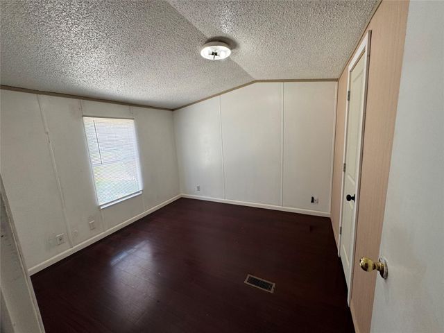 600 E Melville Drive, Crosby, TX 77532