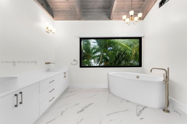 500 Palm Dr, Hallandale Beach, FL 33009