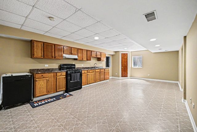 19057 S Saddlebrook Drive, Shorewood, IL 60404