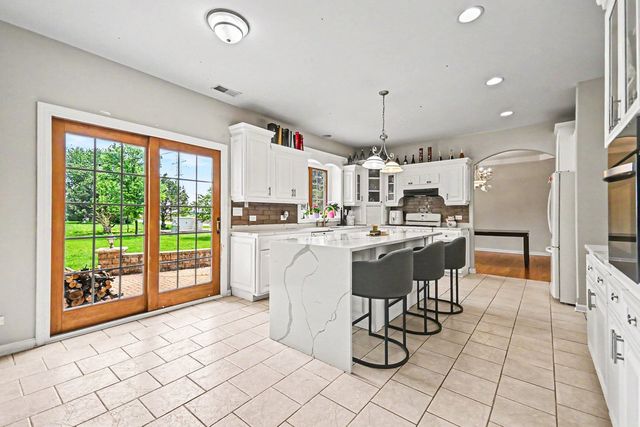 19057 S Saddlebrook Drive, Shorewood, IL 60404