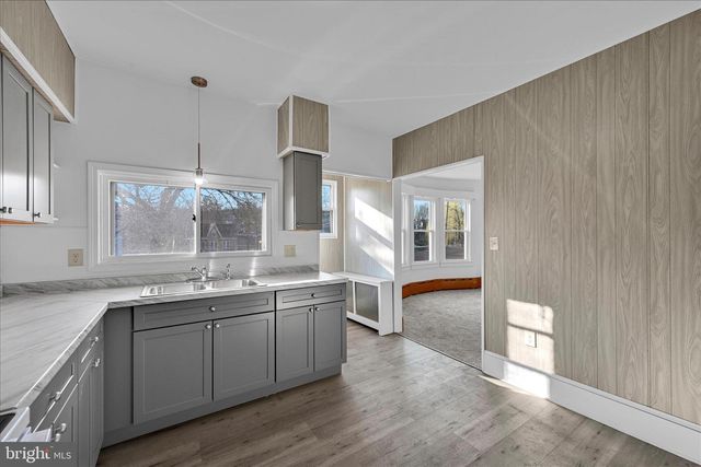 8 N WOLFE ST, Pottsville, PA 17901