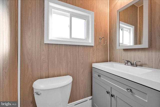 8 N WOLFE ST, Pottsville, PA 17901