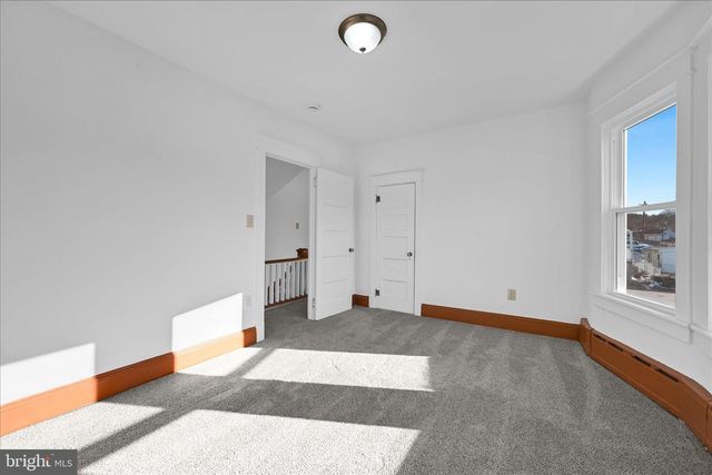 8 N WOLFE ST, Pottsville, PA 17901