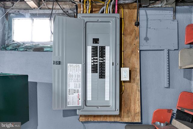 8 N WOLFE ST, Pottsville, PA 17901