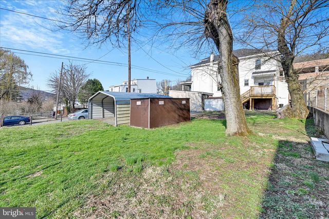 8 N WOLFE ST, Pottsville, PA 17901