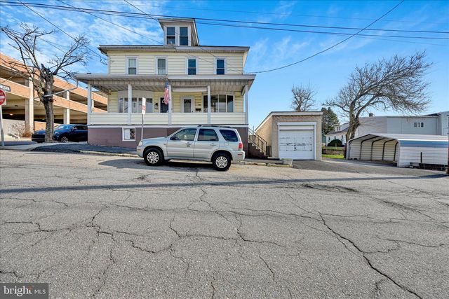 8 N WOLFE ST, Pottsville, PA 17901