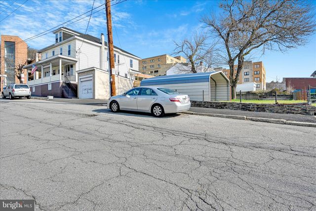 8 N WOLFE ST, Pottsville, PA 17901