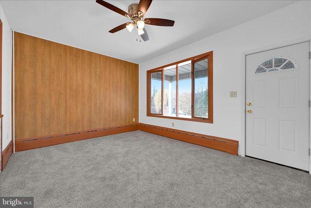 8 N WOLFE ST, Pottsville, PA 17901