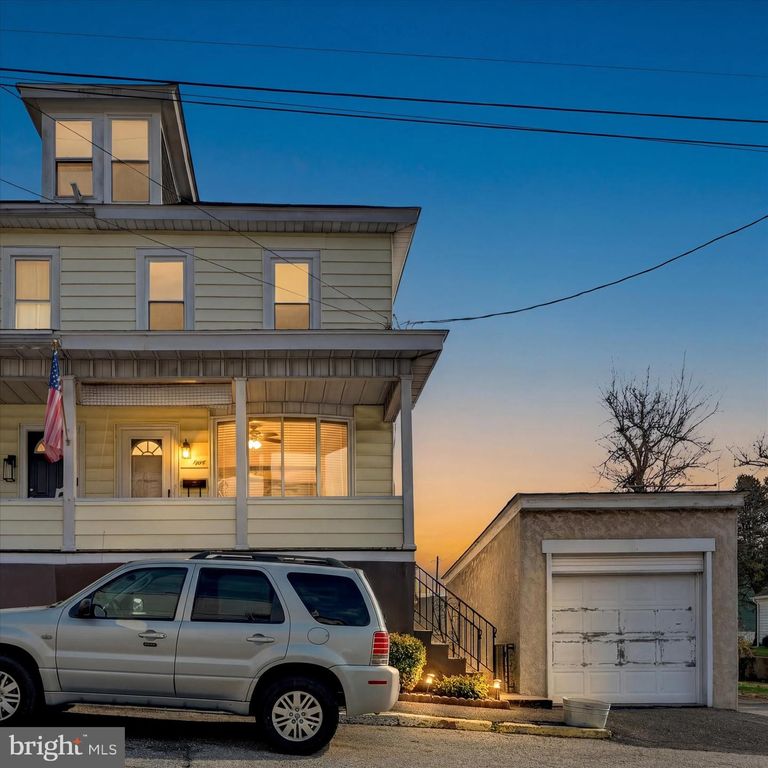 8 N WOLFE ST, Pottsville, PA 17901