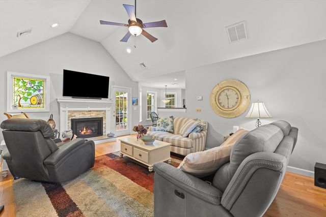 201 Buck Knoll Rd, Raynham, MA 02767