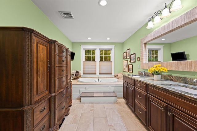 201 Buck Knoll Rd, Raynham, MA 02767