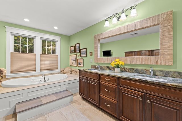 201 Buck Knoll Rd, Raynham, MA 02767