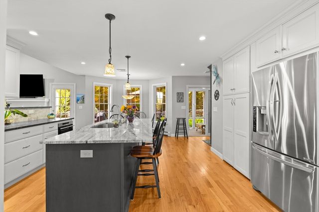 201 Buck Knoll Rd, Raynham, MA 02767