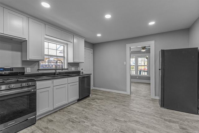 2706 Emmett Street, Dallas, TX 75211