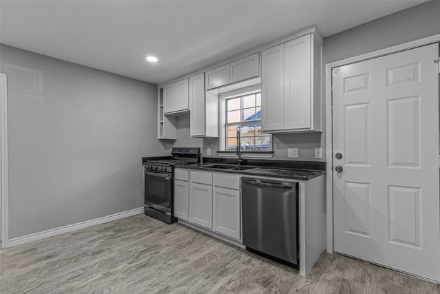 2706 Emmett Street, Dallas, TX 75211