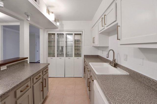 11550 Chimney Rock Road 205, Houston, TX 77035