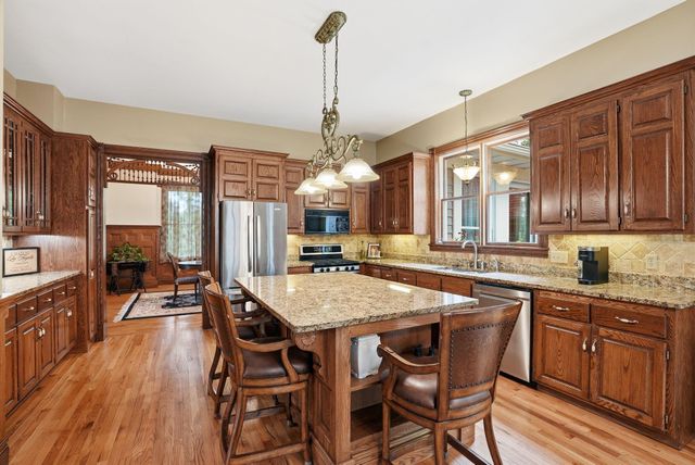 2940 Labore Road, Little Canada, MN 55109