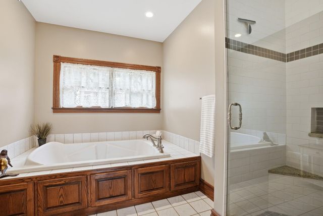 2940 Labore Road, Little Canada, MN 55109