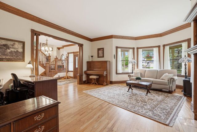 2940 Labore Road, Little Canada, MN 55109