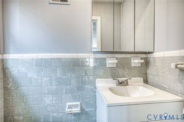 201 Suffolk Ave, Colonial Heights, VA 23834