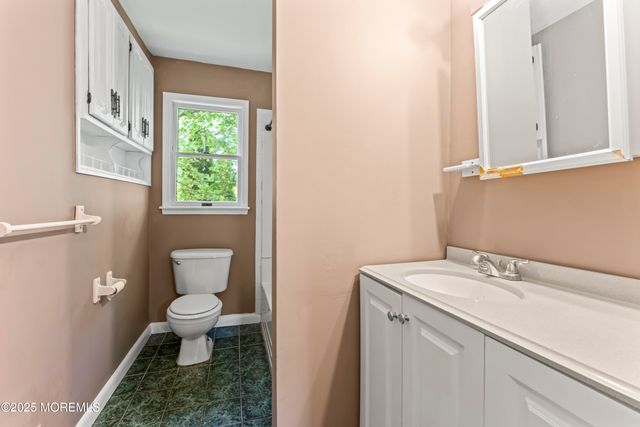 76 9th Street, Belford, NJ 07718