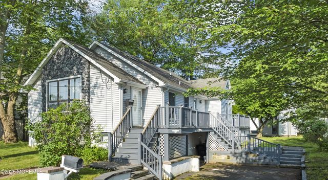 76 9th Street, Belford, NJ 07718