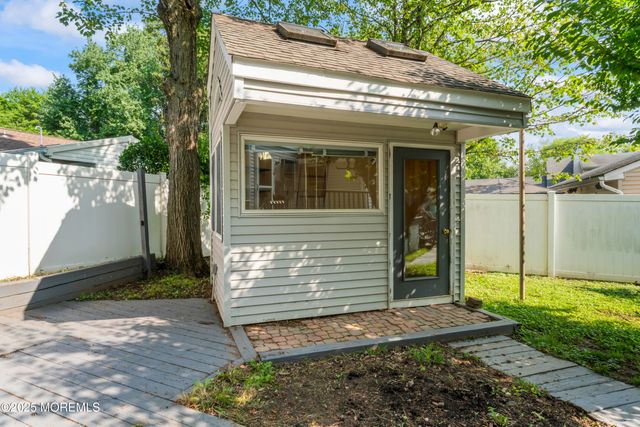 76 9th Street, Belford, NJ 07718