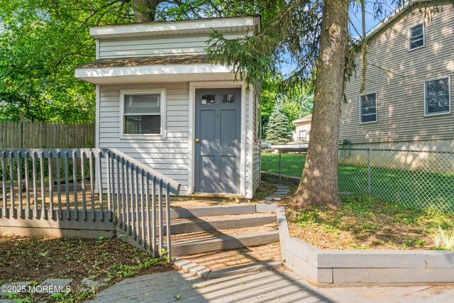 76 9th Street, Belford, NJ 07718