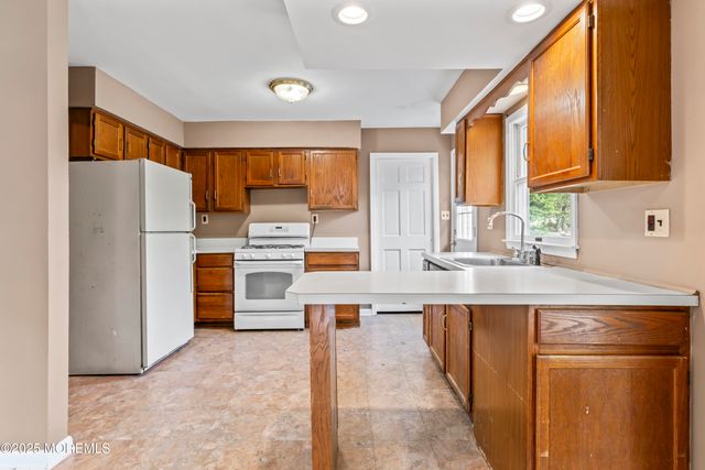 76 9th Street, Belford, NJ 07718