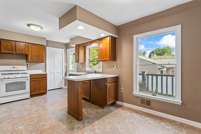 76 9th Street, Belford, NJ 07718