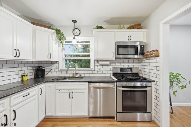 4 Park Pl, Pompton Lakes Boro, NJ 07442