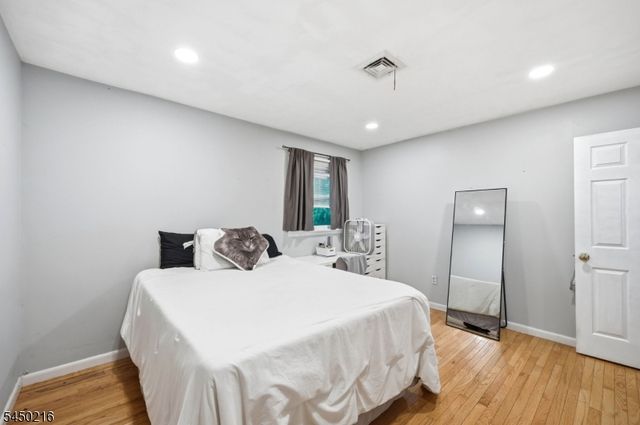 4 Park Pl, Pompton Lakes Boro, NJ 07442