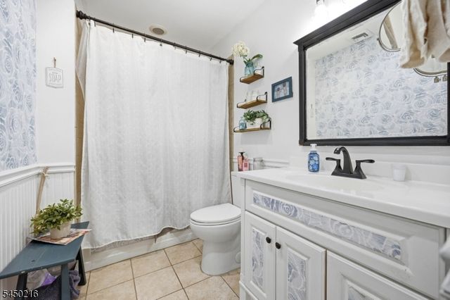 4 Park Pl, Pompton Lakes Boro, NJ 07442