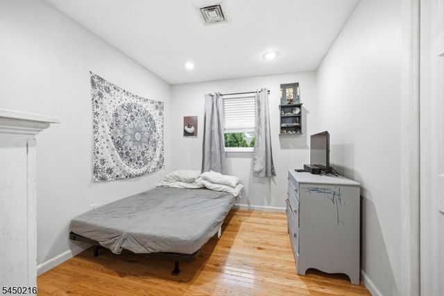 4 Park Pl, Pompton Lakes Boro, NJ 07442